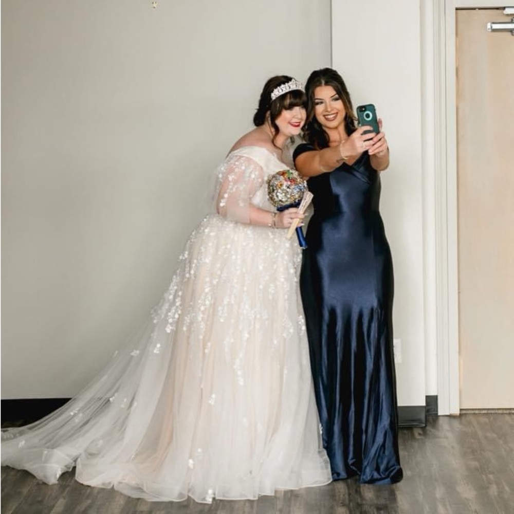 Plus size vintage wedding dress flutter sleeve and open back blush under layer - Picture 5 of 15